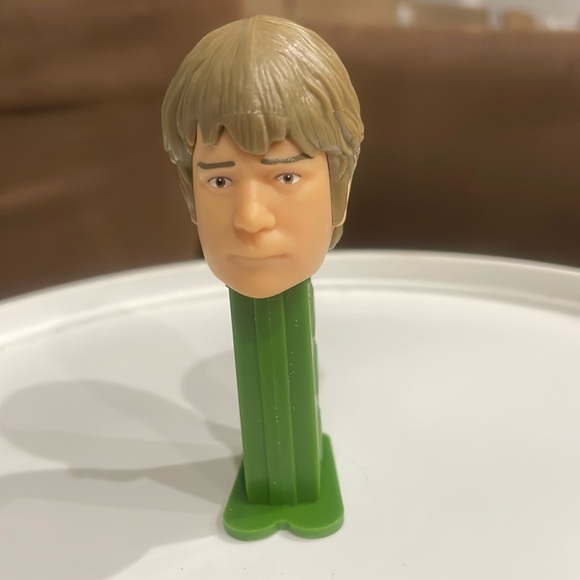 The Lord of the Rings PEZ Collectible - Frodo Baggins (Green & Cream) #2 1117330 - Picture 8 of 17